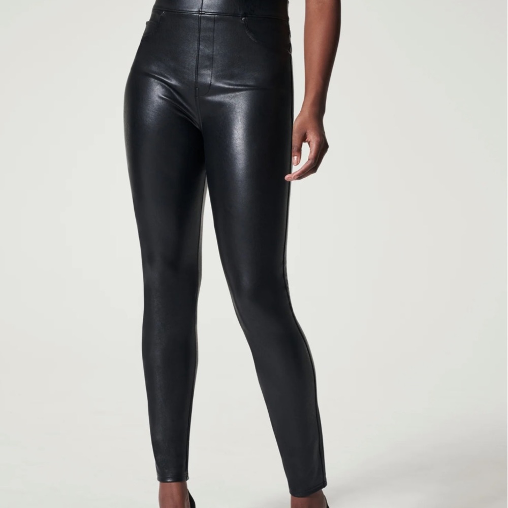 Aritzia - Babaton leather legging. Black.